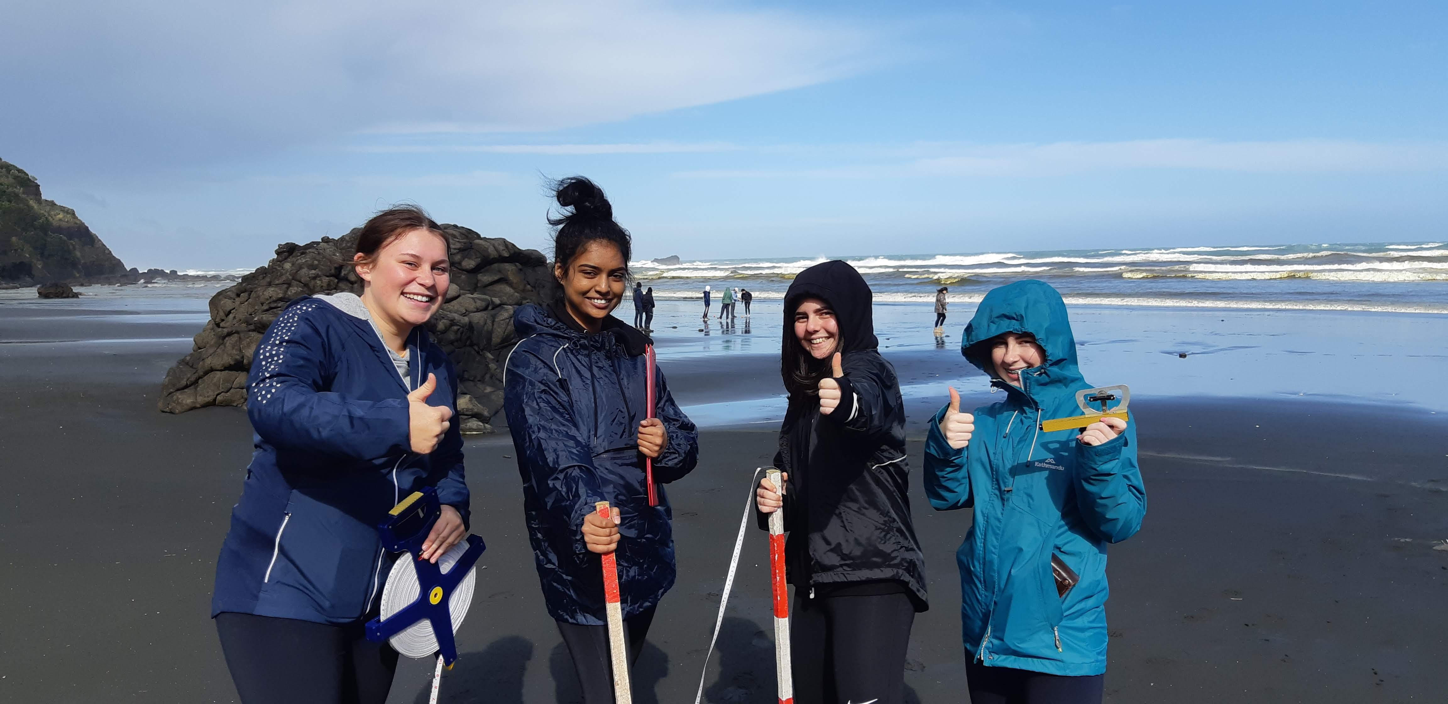 Read more about the article Year 13 Geography at Muriwai