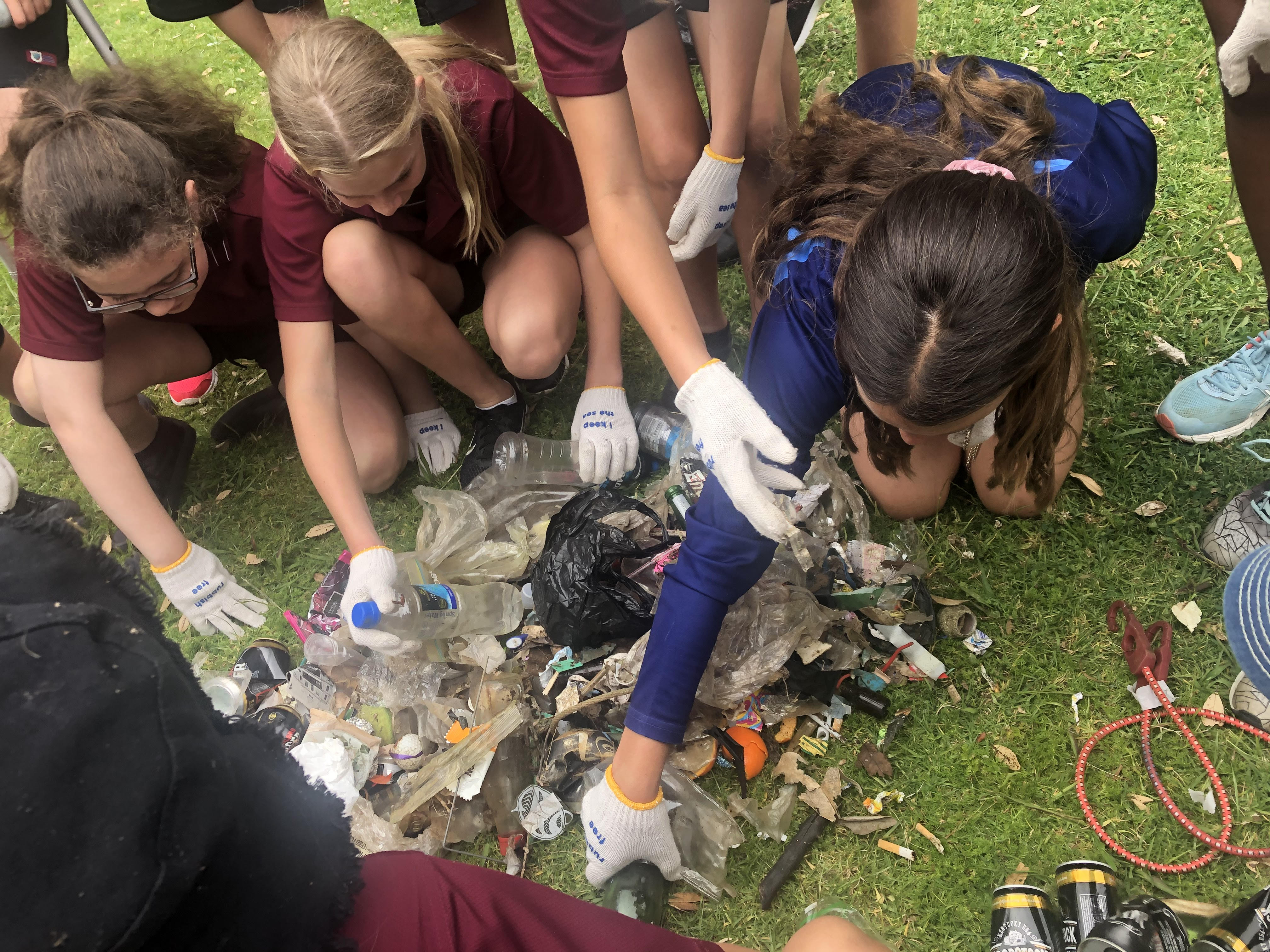 Read more about the article Year 8 Students Clean Up Park