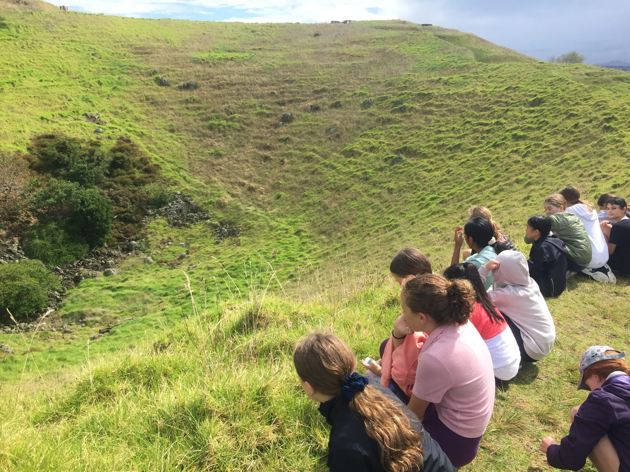 Read more about the article Year 7 Visit Mangere Mountain